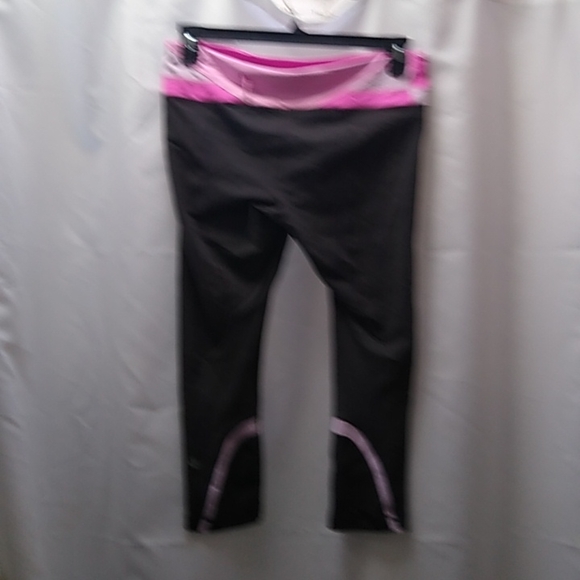 Lululemon gray capris pink and white waist - Picture 4 of 7